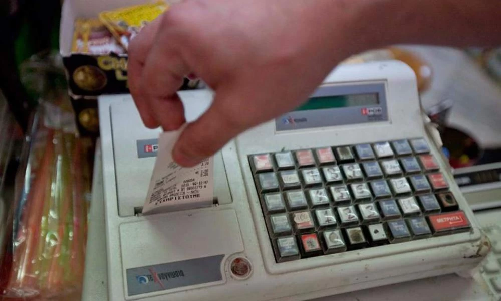 «Λουκέτα» και αυστηρά πρόστιμα για επιθέσεις σε εφοριακούς και πειραγμένες ταμειακές